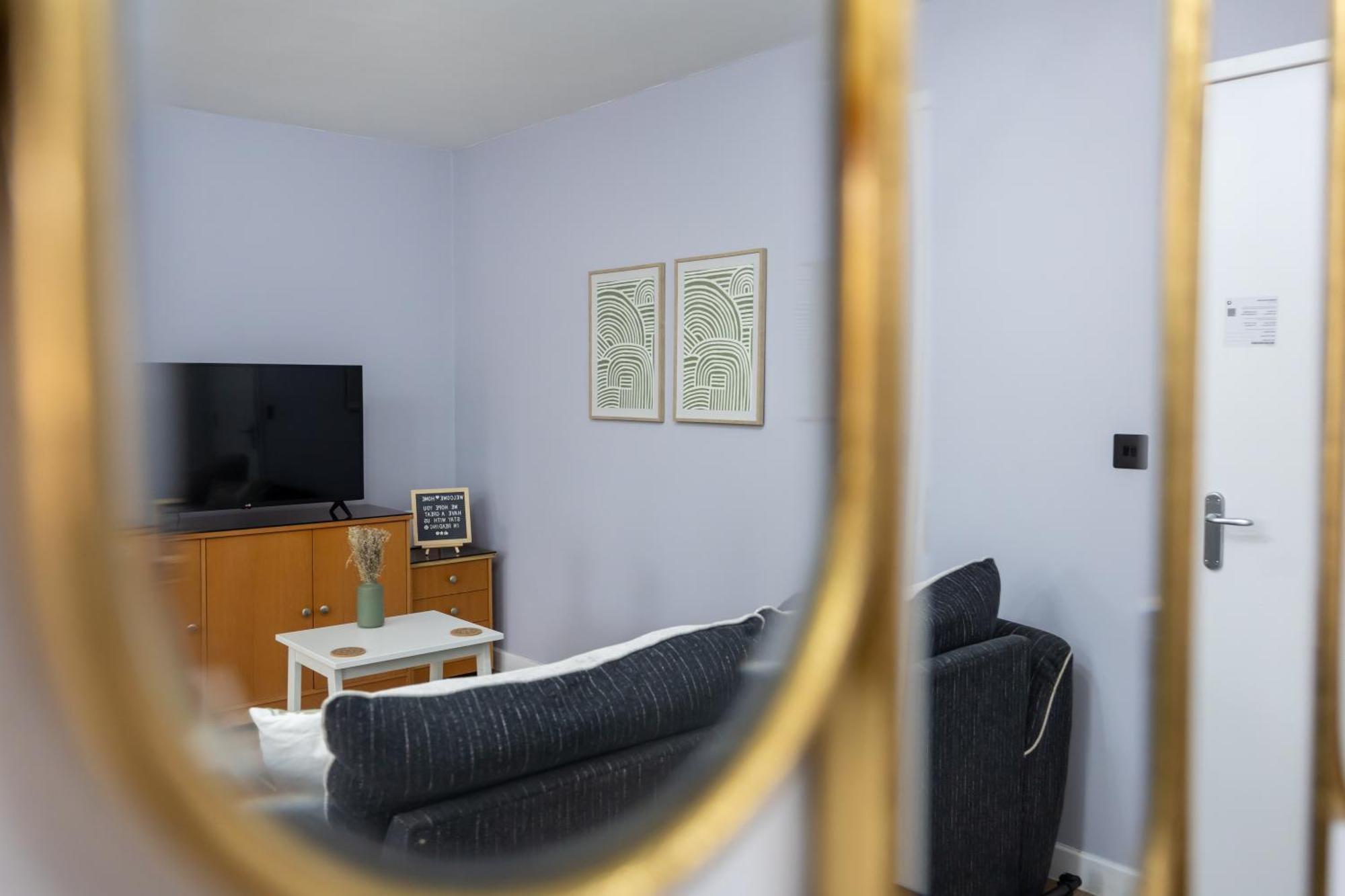 Stunning 3Br, Free Parking, Near Town Center, Long Term Discoun Apartment เรดดิ้ง ภายนอก รูปภาพ