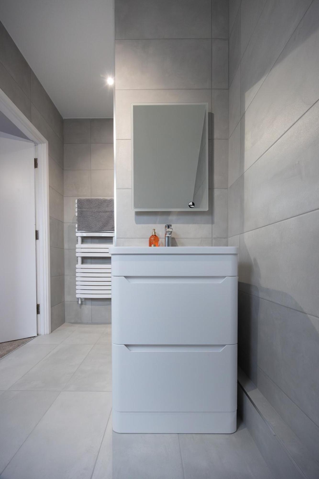 Stunning 3Br, Free Parking, Near Town Center, Long Term Discoun Apartment เรดดิ้ง ภายนอก รูปภาพ