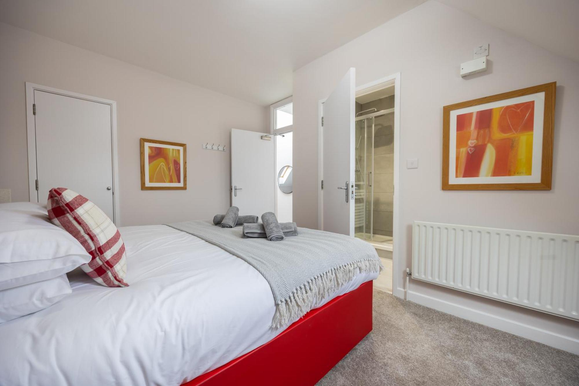 Stunning 3Br, Free Parking, Near Town Center, Long Term Discoun Apartment เรดดิ้ง ภายนอก รูปภาพ